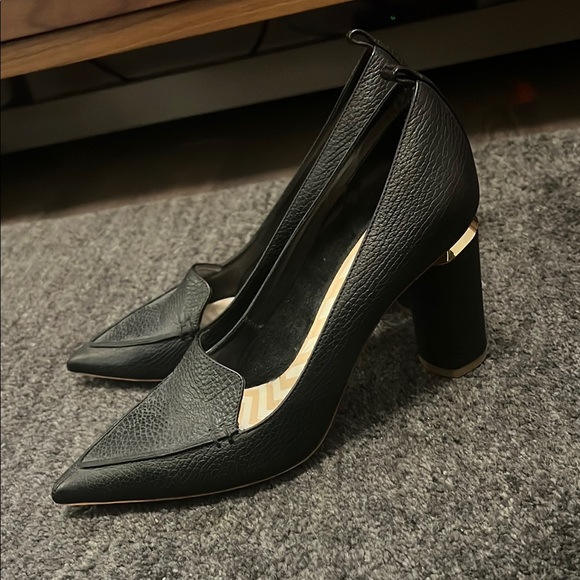 Black Women's Heels - Picture 5 of 5